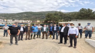 CHP’liler 1 Mayıs işçiler bayramı öncesi çalışanları ziyaret etti
