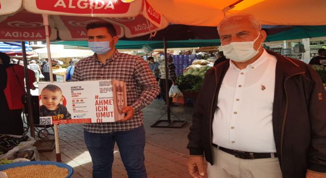 Pazarcılar odası Başkanı Hasan Yiğit esnaflarından Ahmet bebek için para topladı