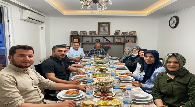 Başkan Adem Murat Yücel eşi Yıldız Yücel iftarını şehidimizin ailesi ile açtı