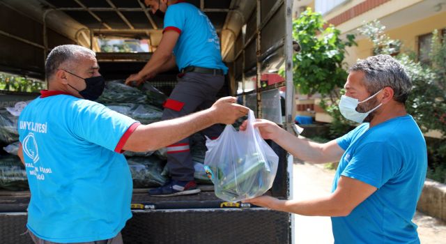 Çiftçiden parayla alınan ürünler vatandaşa ücretsiz dağıtılmaya başlandı