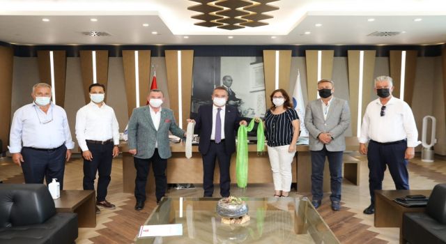 CHP ilçe yönetimi Başkan Muhittin Böcek’i ziyaret etti