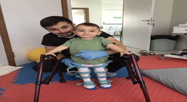 Fizik tedaviye devam eden Ahmet bebek tedavisi için Boston’a uçmaya hazırlanıyor