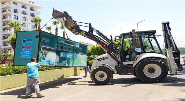 Alanya Belediyesi mobil atık getirme merkezlerinin kurumuna devam ediyor