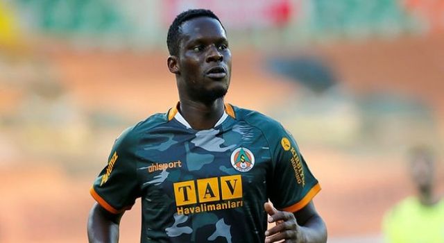 Alanyaspor’un yıldız futbolcusu Babacar hastahaneye kaldırıldı