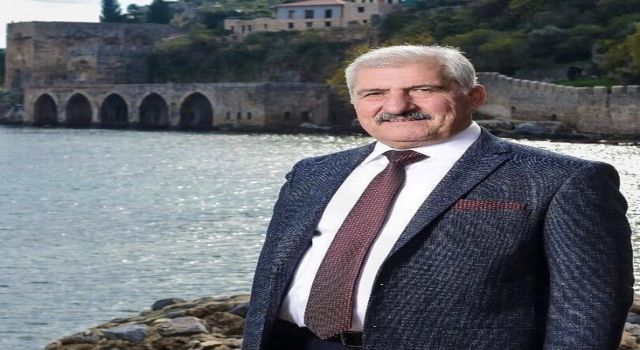 Başkan Hasan Yiğit,Cuma pazarının yeni yeri Hacetmi?Dinekmi?olsun esnafa soracak