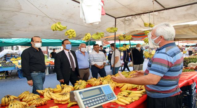 Başkan yardımcısı Ali Yenialp Hacet’te kurulan Cuma pazarı esnafını ziyaret etti