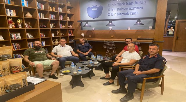 KAYMAKAM ÜRKMEZER MAHMUTLAR’DA ESNAFLARI ZİYARET ETTİ