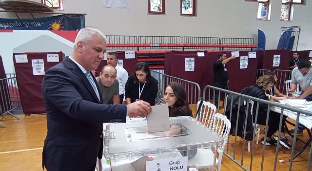 BAŞKAN ADAYI ERDEM OYUNU KULLANDI