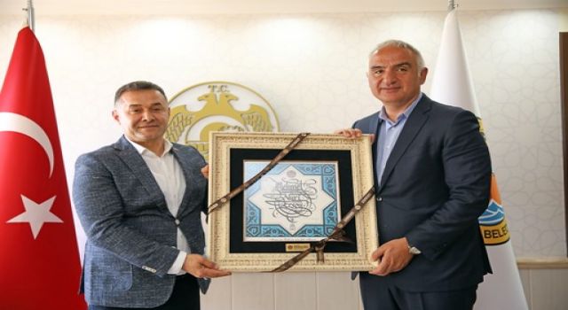 BAKAN ÇAVUŞOĞLU VE BAKAN ERSOY’DAN ALANYA BELEDİYESİ’NE ZİYARET