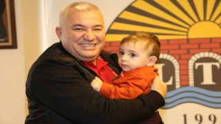 Ahmet bebeğin ailesinden Başkan Şahin’e ziyaret