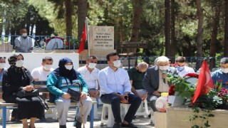 Ak parti ilçe başkanı Mustafa toklu ve yönetimi şehitliği ziyaret etti