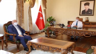 Zorlu süreçte esnafın yanında olan Başkan Mehmet Şahin vali yazıcıyı ziyaret etti