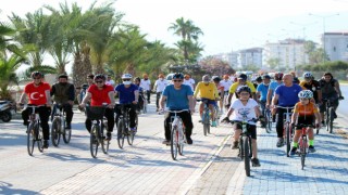 Başkan Yücel Dünya bisiklet gününde vatandaşlarla pedal çevirdi
