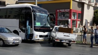 Çevre yolunda kaza araç otobüsün altına girdi