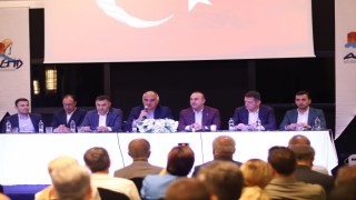 TURİZM VE DIŞİŞLERİ BAKANI TURİZMCİLERLE BİR ARAYA GELDİ